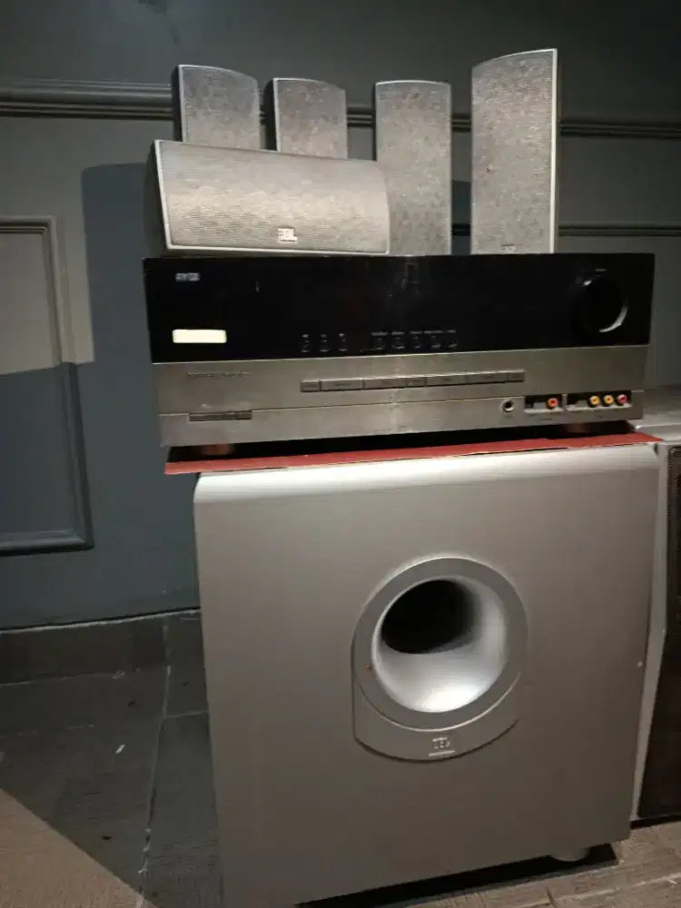 1 Set Home Theater  Harman kardon & JBL – Suara Menggelegar!