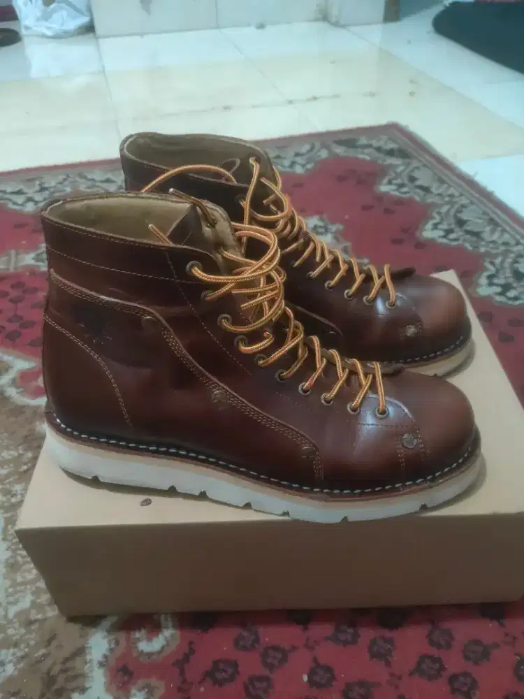 Sepatu kulit fullup mulus sprti baru no 40 ringan dipke