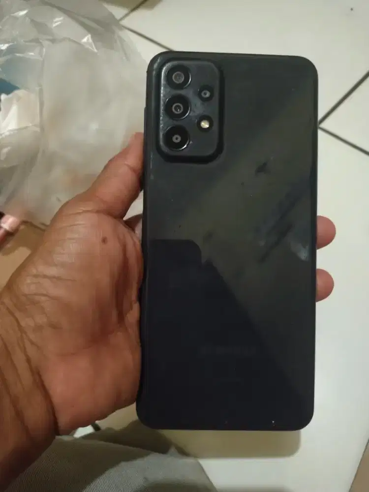 Samsung A23 NFC  6/128  minus ada tompel hitam kecil di layar LCD ORI