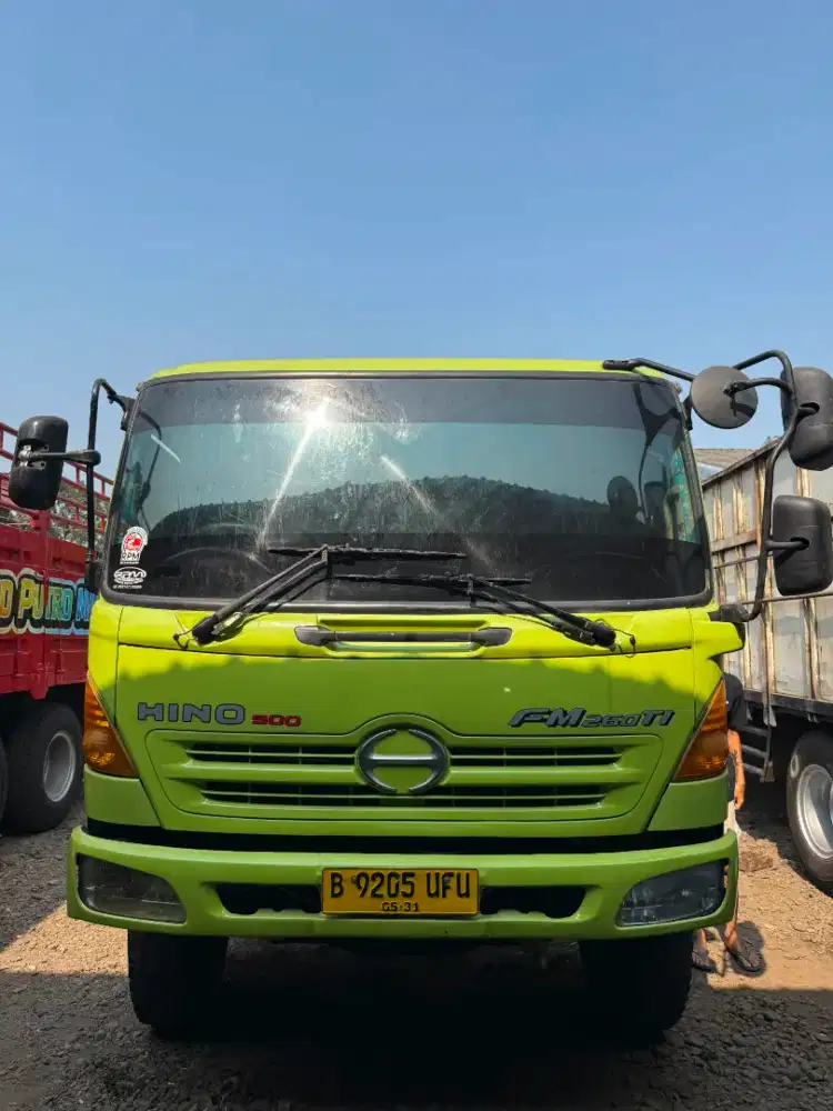 Truk Hino Lohan Tronton FM260JD 6x4 Th'2011 Kabin Sasis Ex Tangki