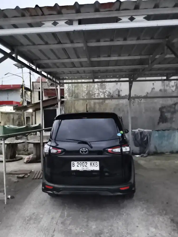 Toyota Sienta tipe Q