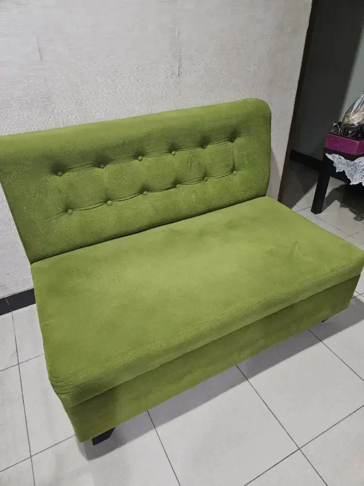 Dijual cepat sofa hijau
