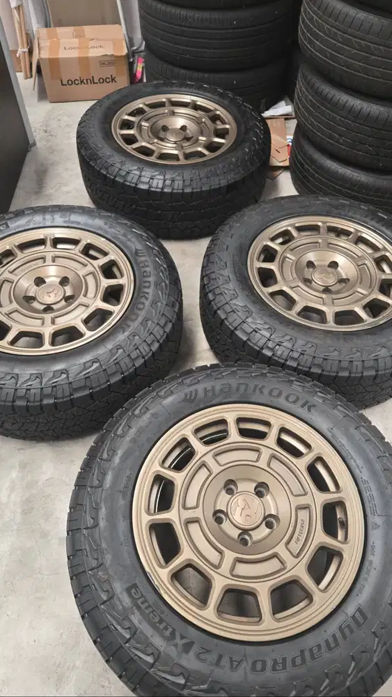 Fifteen52 Metrix MX r17 & ban AT Hankook xTreme AT2
