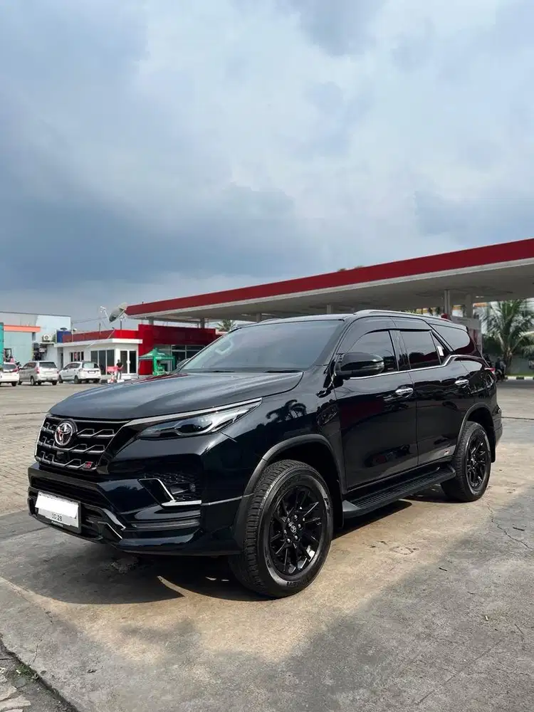 Fortuner GR 2023 2.8 Istimewa Km Low