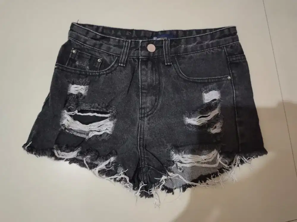 celana pendek jeans