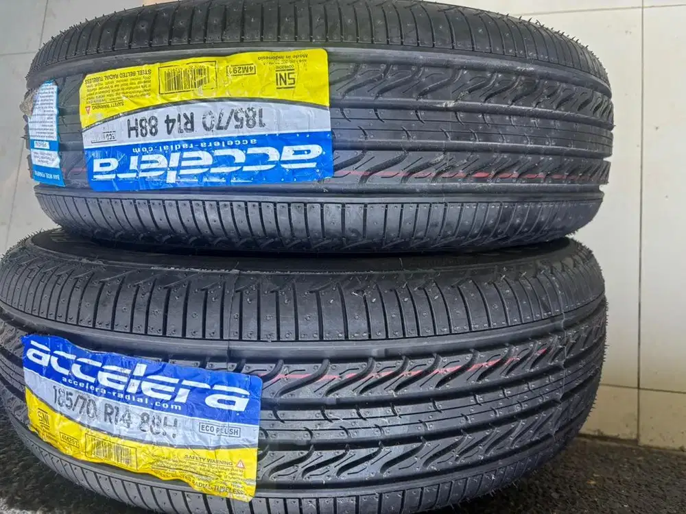 Ban mobil merk accelera R14