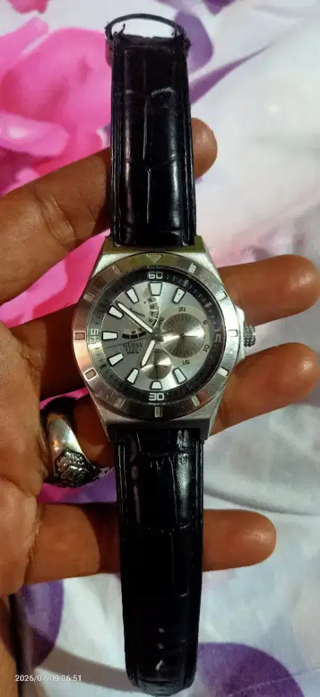 Jam tangan Guess Steel