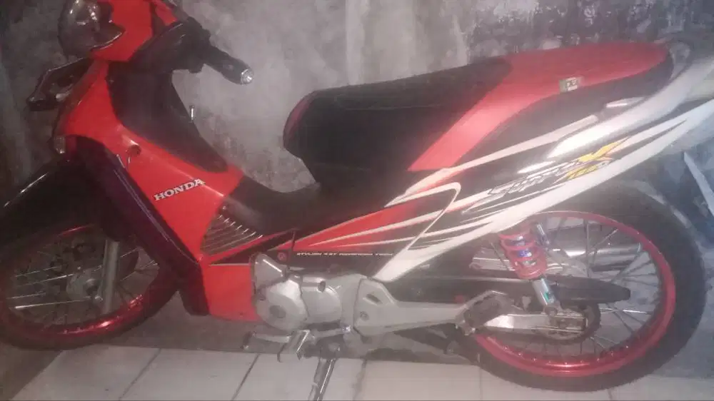 Jual cepat tanpa perantara Supra x 125 d thn 2006harga 8 jt bisa nego