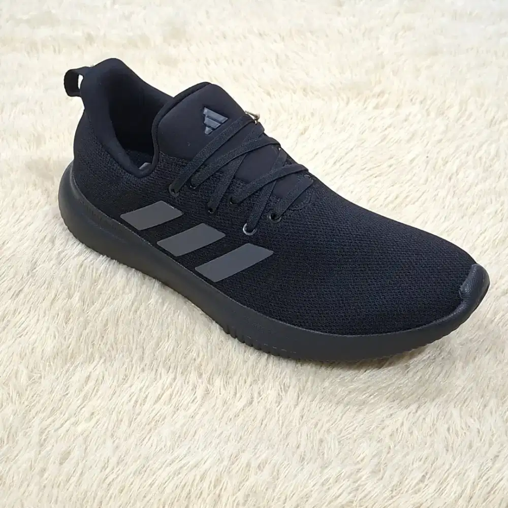 Sepatu Adidas dan Under Armour (Baru)
