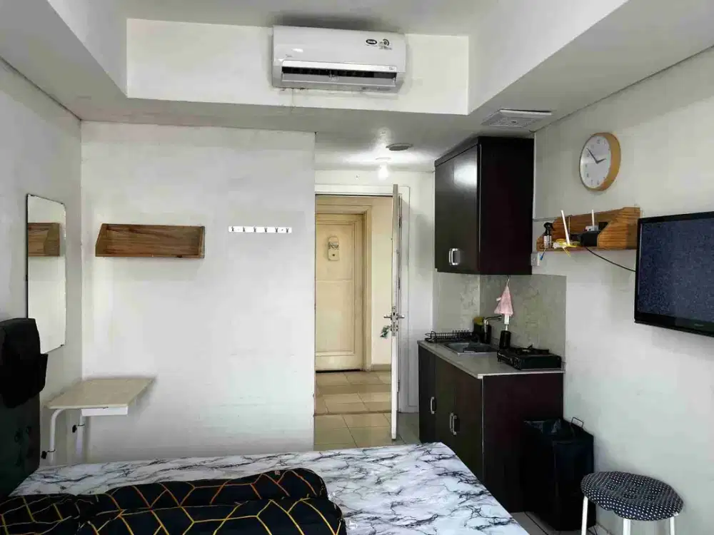 Di Sewakan apartemen green lake sunter tower 2 ukuran Studio full furnish view kolam renang hadap timur untuk per 3 bulan