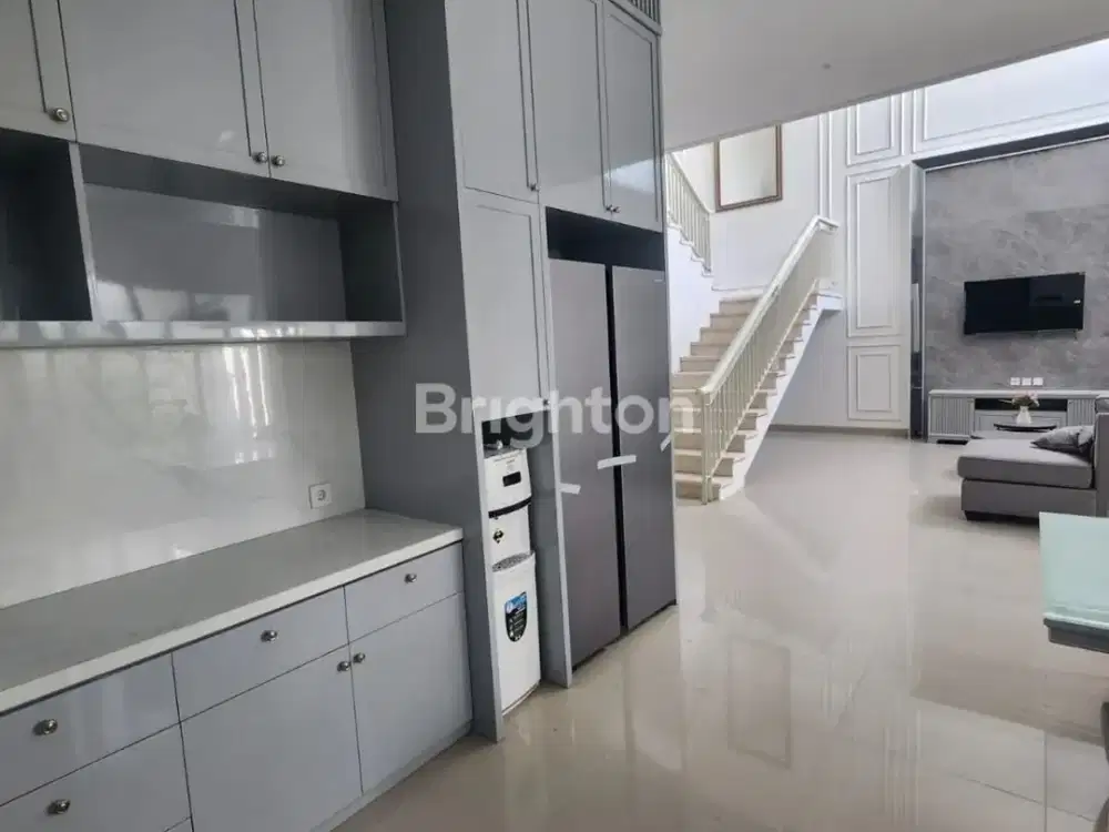 Rumah Bagus dan Exclusive lokasi di Manyar  Lebar 4 Row Mobil Semi Furnish Surabaya Timur
