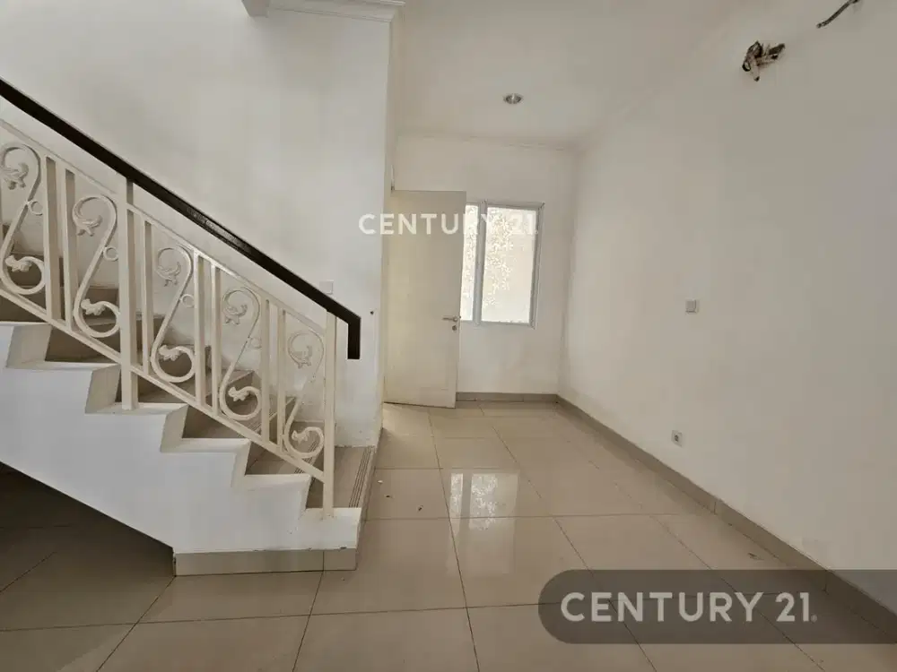 Rumah LT 90m Bagus Siap Huni Di Cluster South Thames JGC