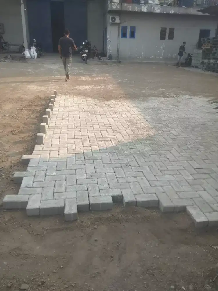 Pasang paving ahlinya baik jasa aja maupun plus bahan