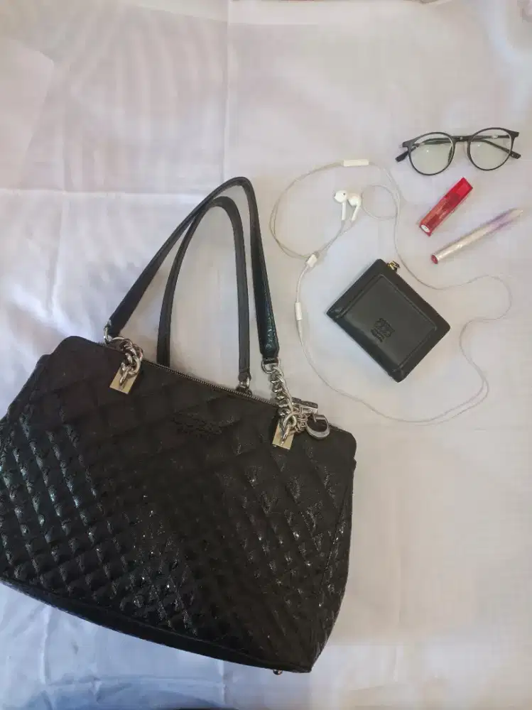 Jual Tas Guess Second Ori bagus seperti baru 400k