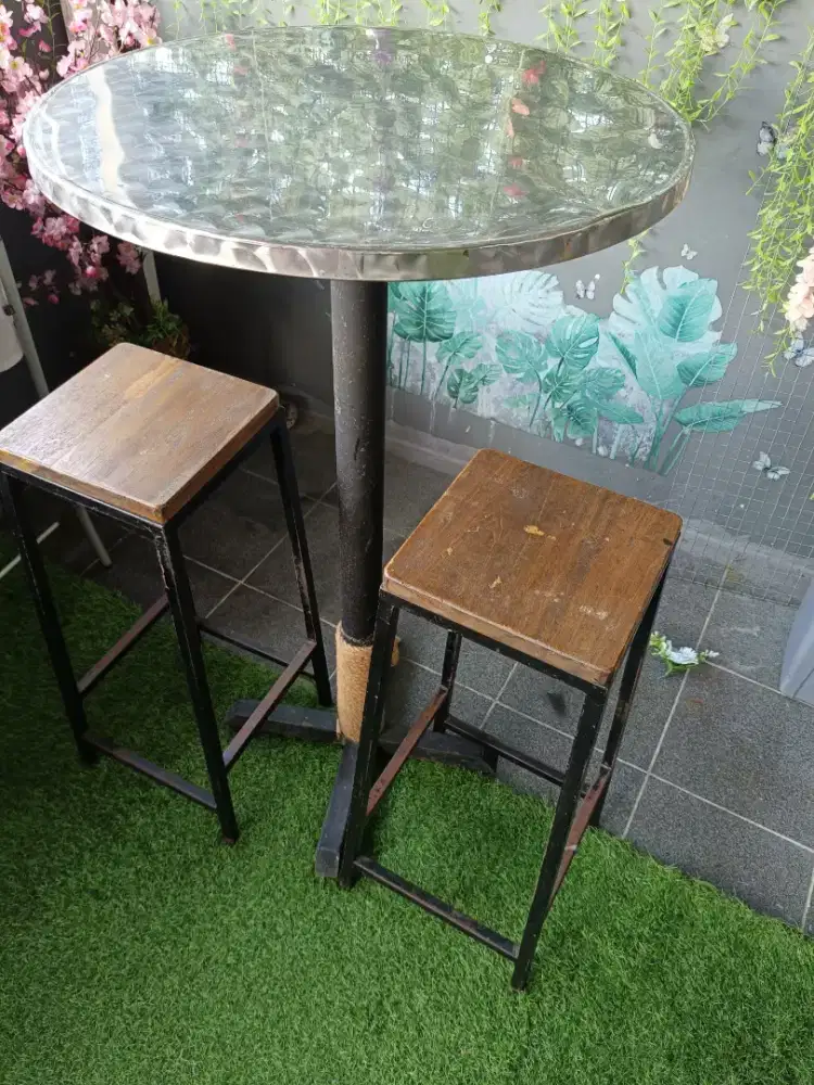 Mejar bar tinggi 1 set dengan bangku nya