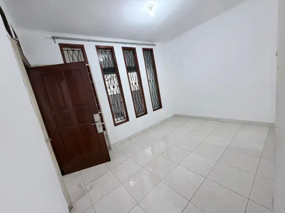 Disewakan Rumah Nyaman Siap Huni Minimalis Lokasi Strategis di Hegarmanah Raya Bandung