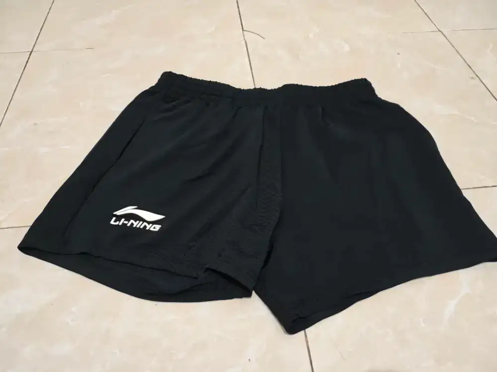 Celana Pendek Lining Original Size L Short Pants Liming Murah