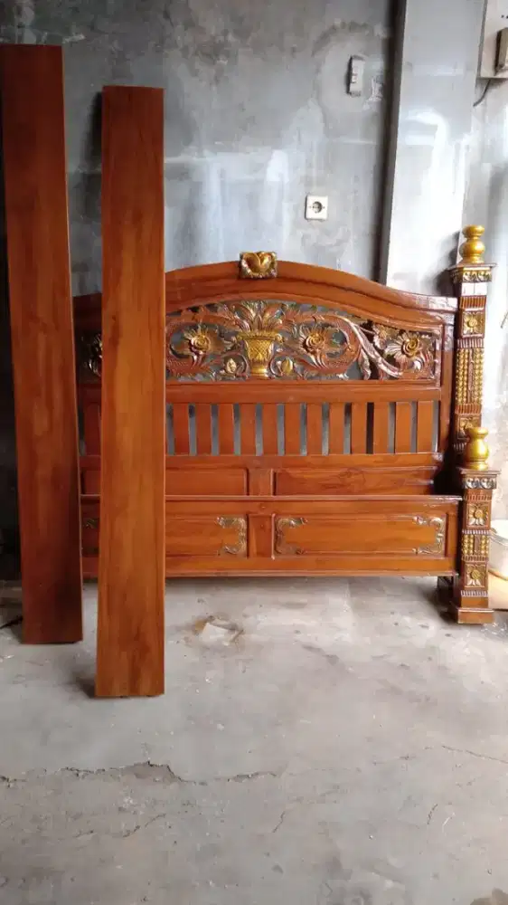Tempat tidur jati asli jepara
