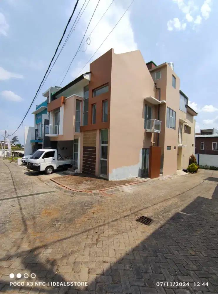 Dijual Rumah / Villa di Kota Batu Malang