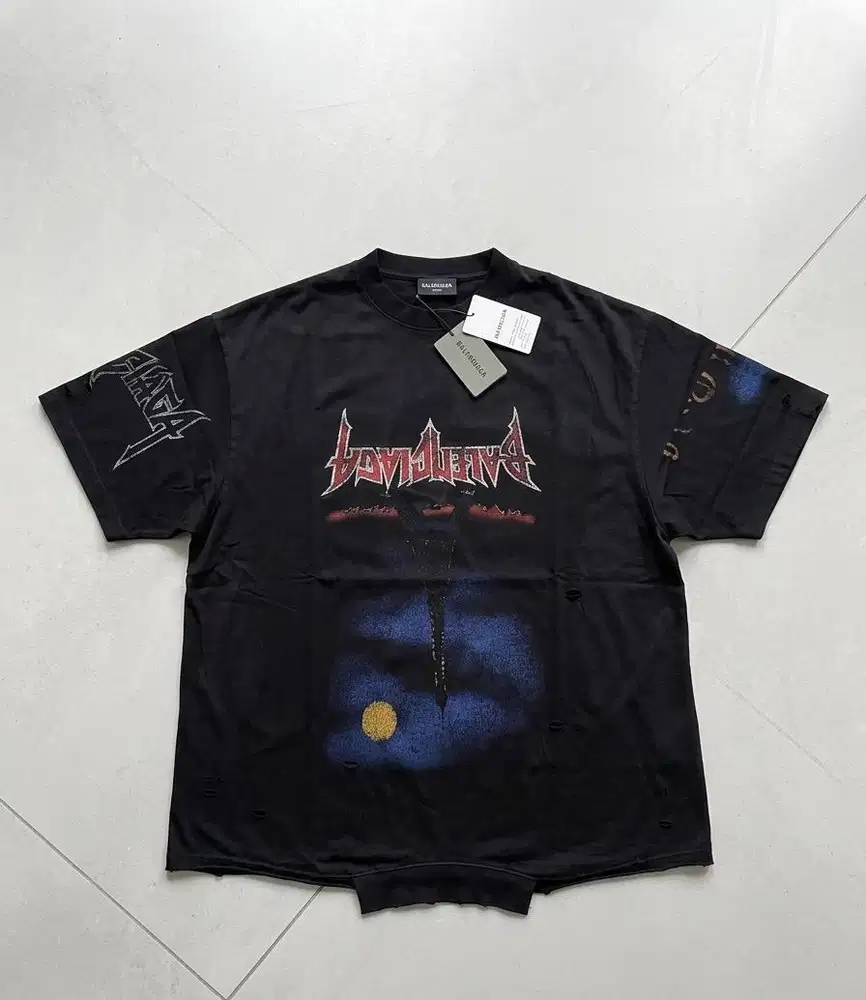 Kaos Balenciaga Upside Down Paris Moon Distressed Black T-Shirt