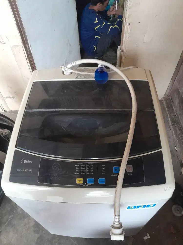 Edisi tidak terpakai..mesin cuci satu tabung merek MIDEA