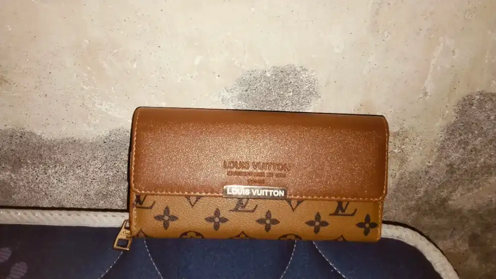 dompet luis vuitton masih baru tidak pernah kepake dijual cepat
