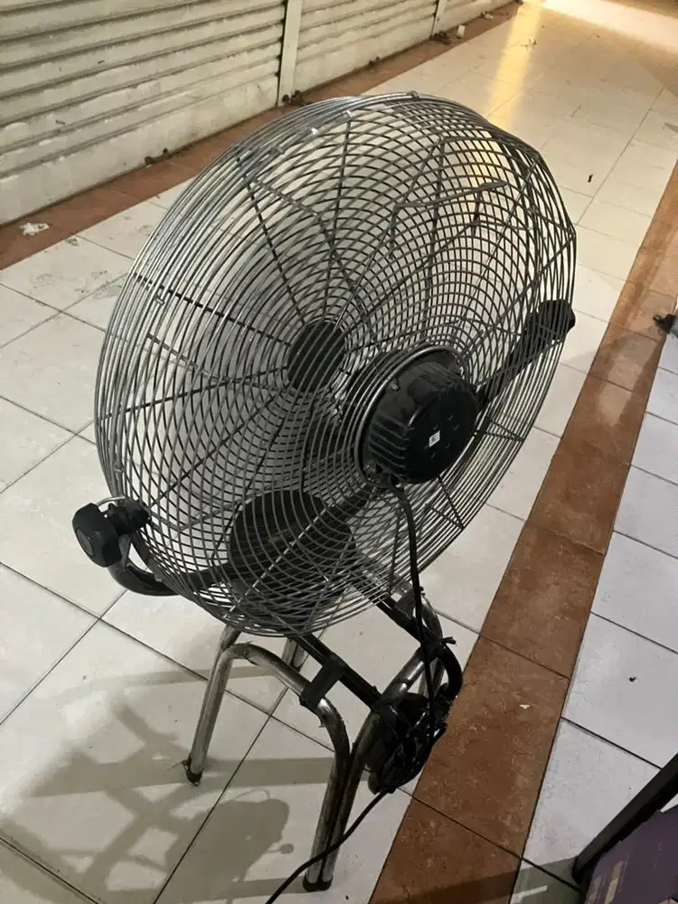 Kipas Angin 26 inch Merk Regency