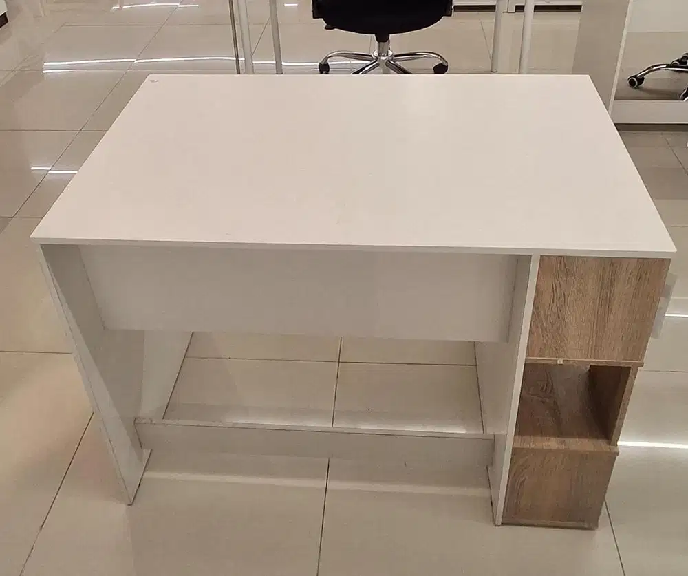 Meja Kantor Selma
