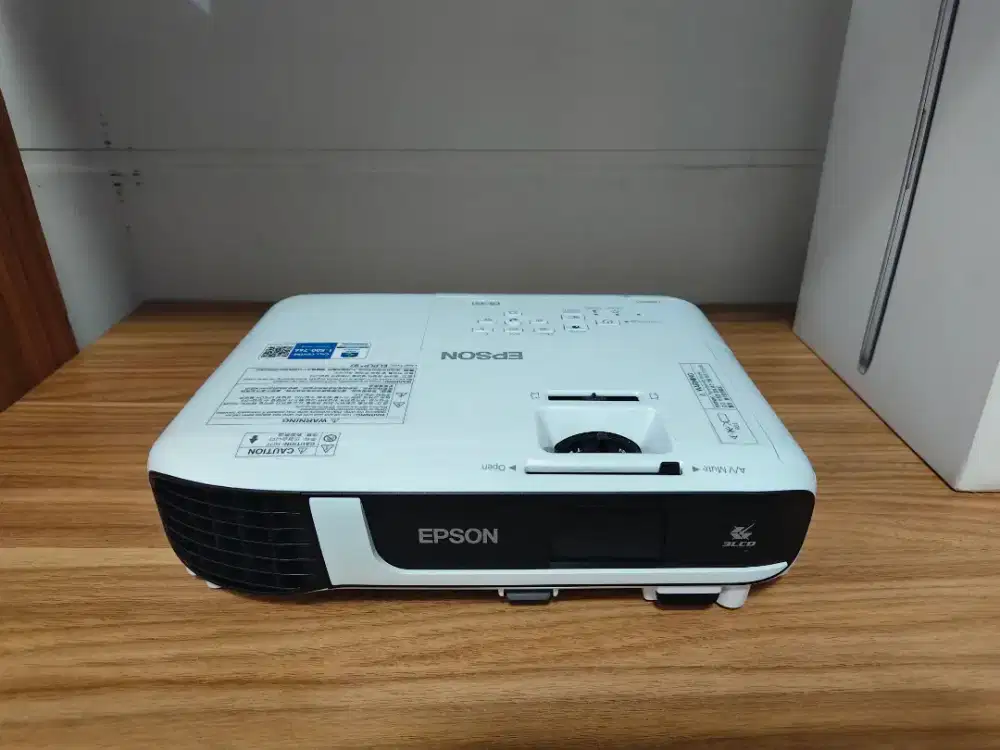 EPSON EB X51 | 3LCD | BUAT MEETING | KANTOR | HOTEL | SEMINAR | SEKLAH
