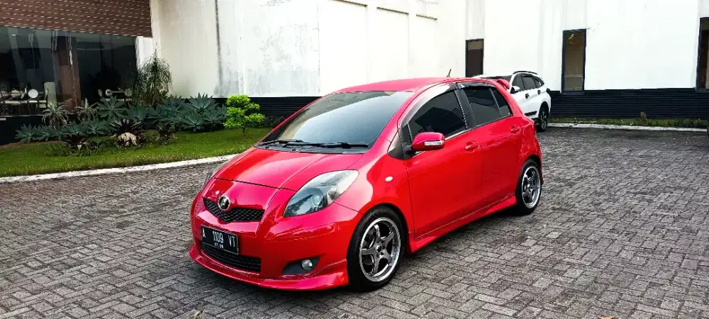 Toyota Yaris 2011 M/T