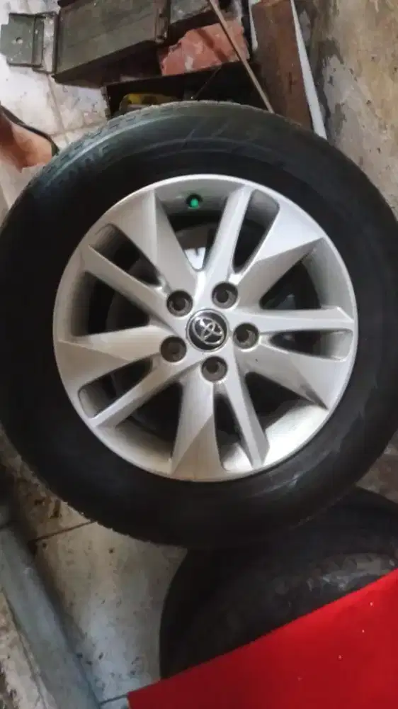 Ban Original Toyota Innova Reborn R16 OEM