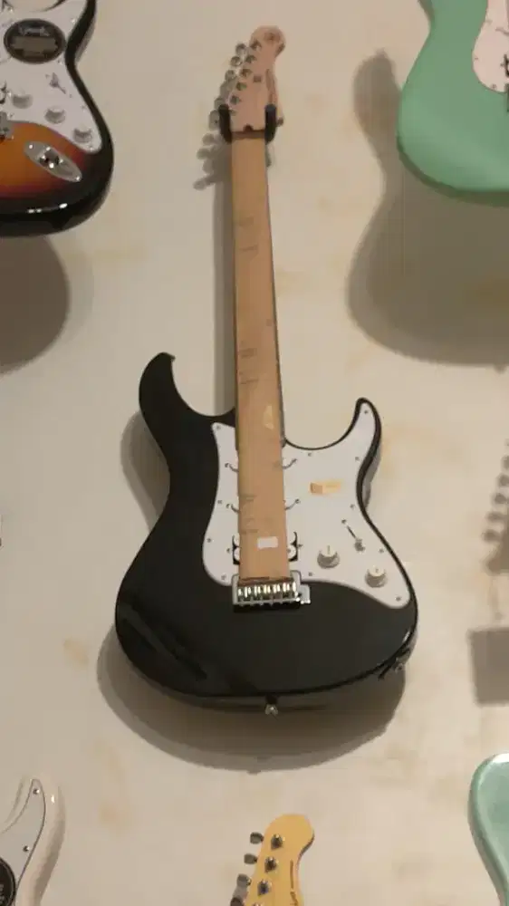 GITAR ELEKTRIK YAMAHA PASIFICA 112J