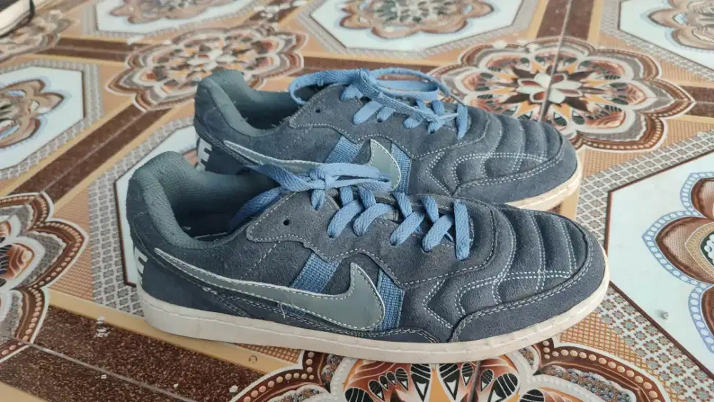 Sepatu second 42