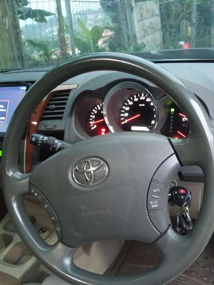Toyota Fortuner 2010 Bensin
