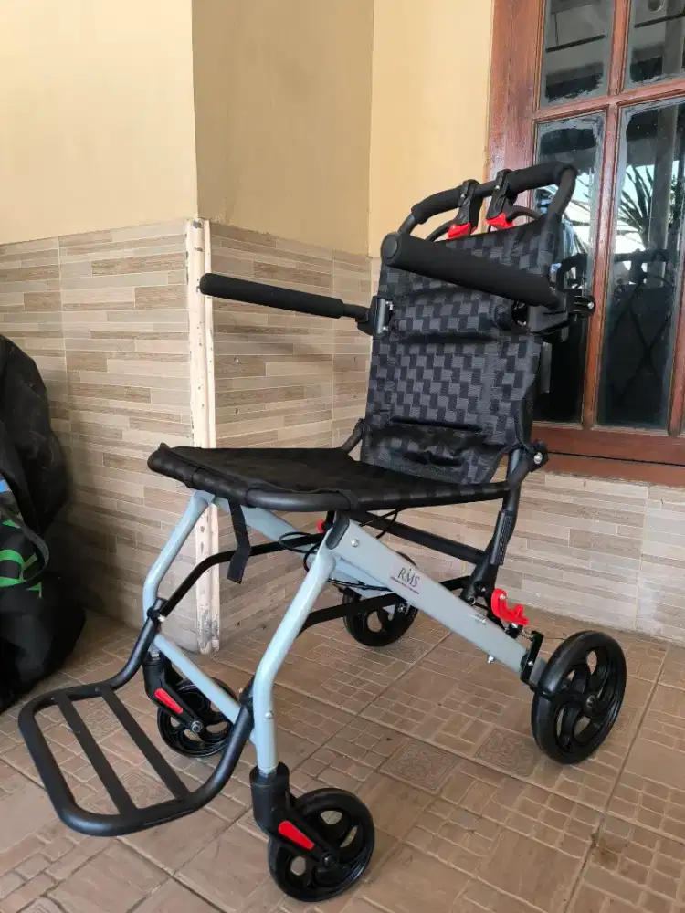 Kursi Roda pakai rem