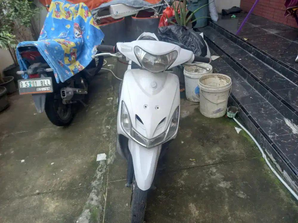 Mio sporty putih polos