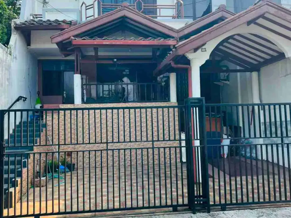 Dijual Rumah Dekat Stasiun Dekat Tol  Di Taman Yasmin