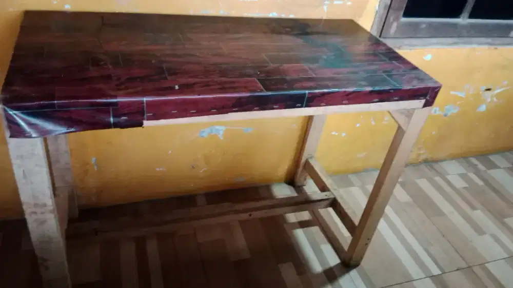 Meja kayu. Meja belajar. Meja jualan