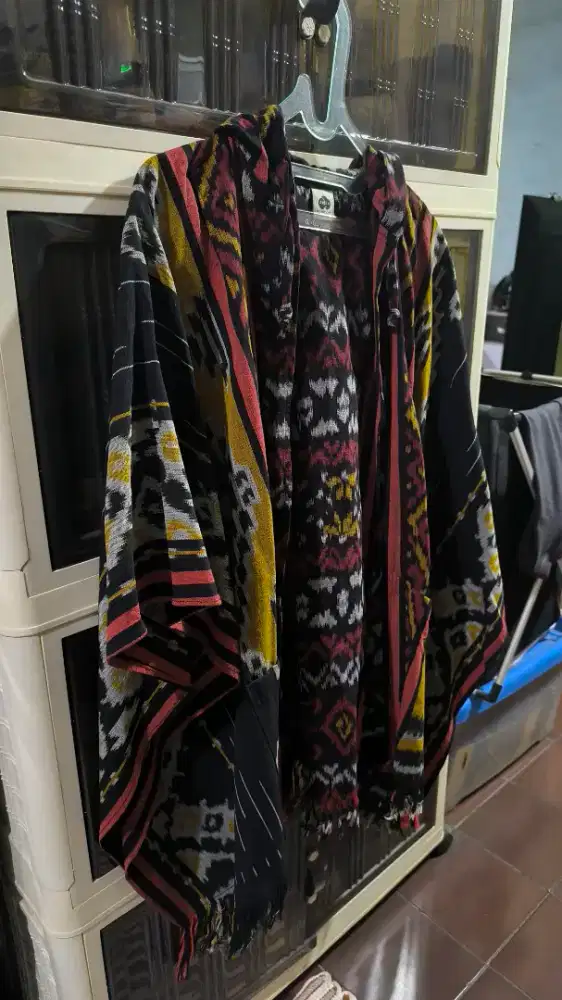 AWAN ETHNIC CRAFT Hoodie Ponco Tenun Etnik Unisex