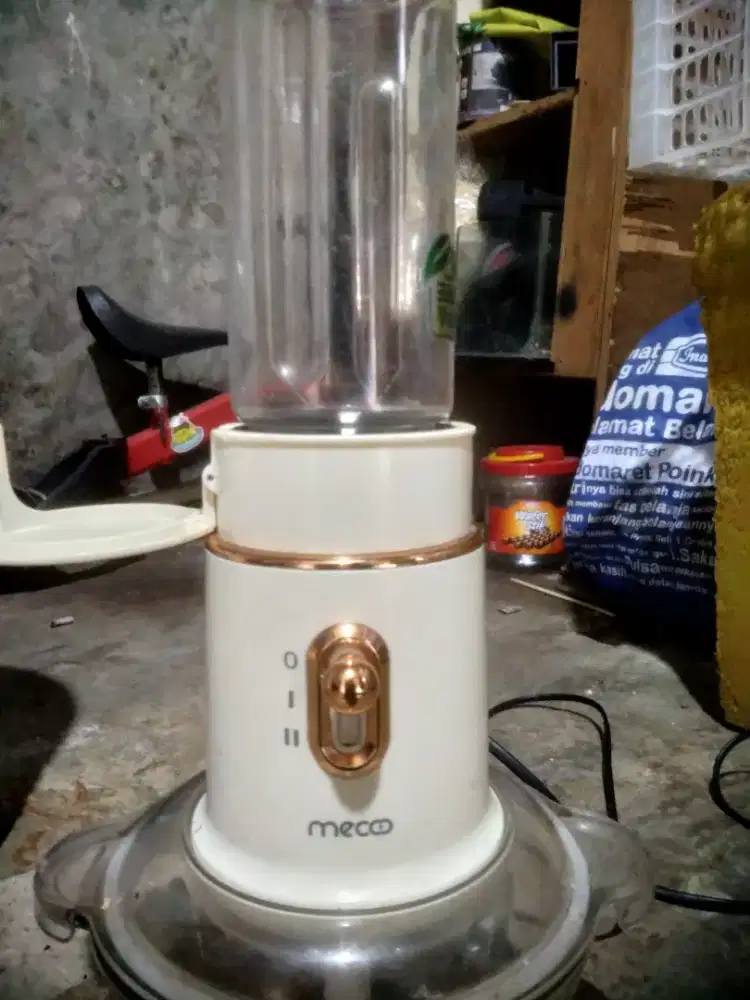 blender meco chopper 5 in 1 cuma ada itu aja .