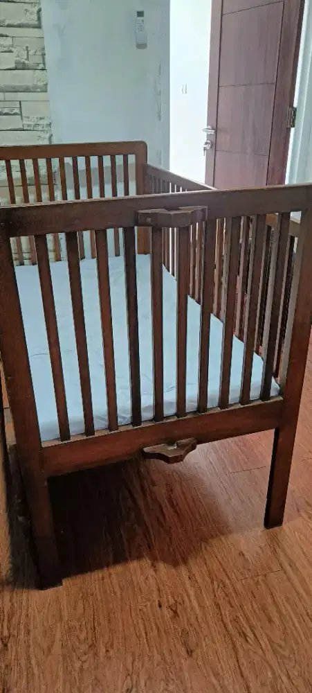 Ranjang bayi kayu jati besar bisa sampai 10 tahun