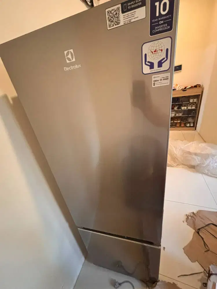 Kulkas Electrolux EBB3702K - Mulus, Normal, Hemat Listrik