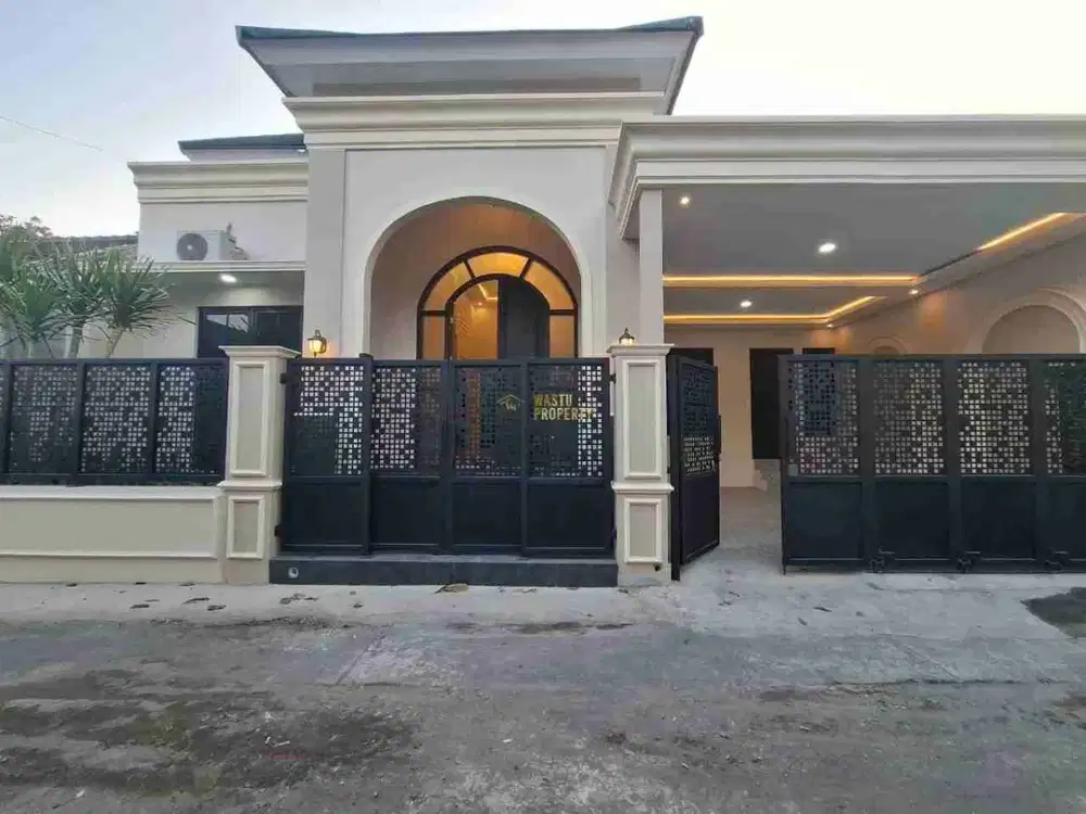 RUMAH MEWAH FULL FURNISHED DEKAT STADION MAGUWO