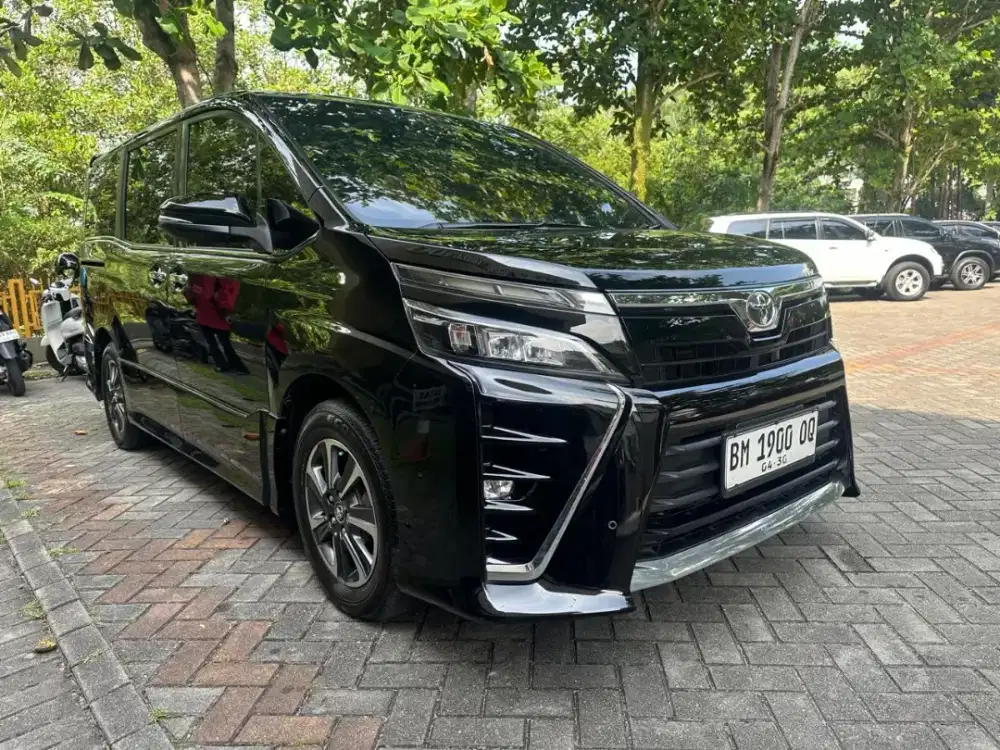 Toyota Voxy 2.0 AT 2018 Pajak 4/2027