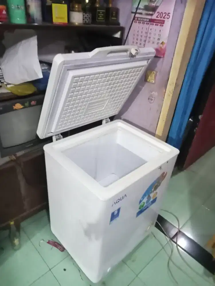 Chest freezer 100L aqua