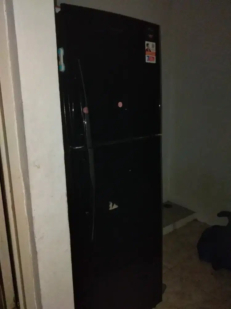 Kulkas 2 pintu merk Sanken