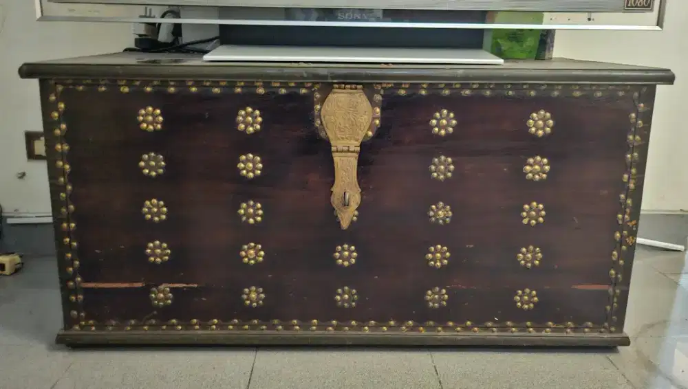 PETI KAYU ANTIK KUNINGAN ZANZIBAR