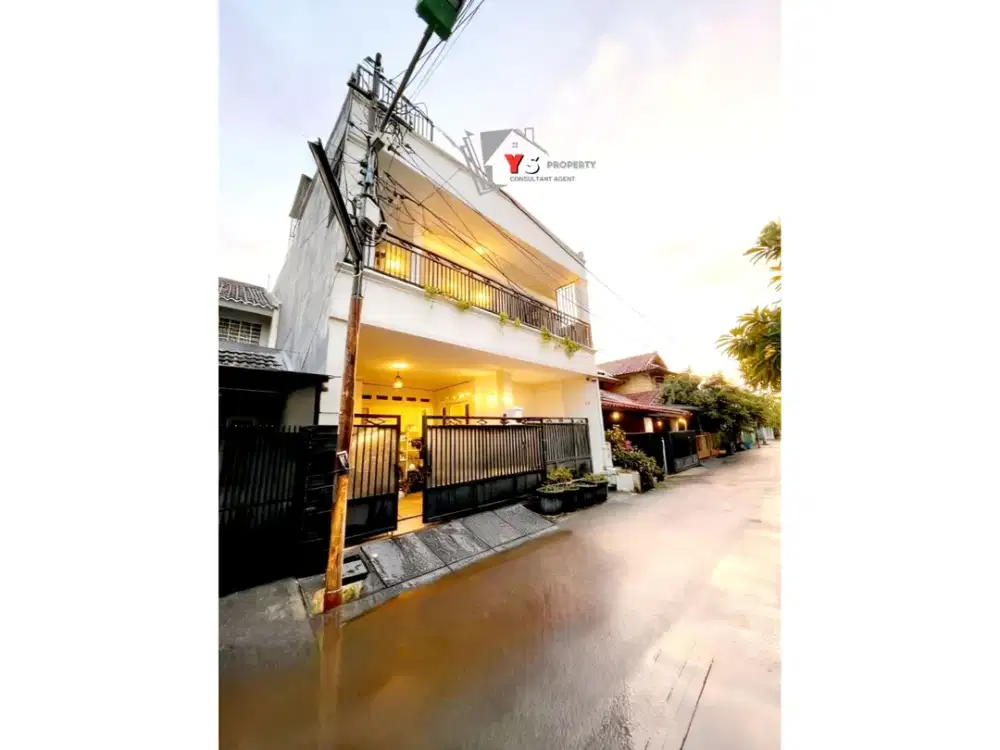 Rumah Mewah 2,5 Lantai  akses jalan 2 mobil di Komplek Pondok Bambu – SHM, Bebas Banjir, Harga 2,1 M