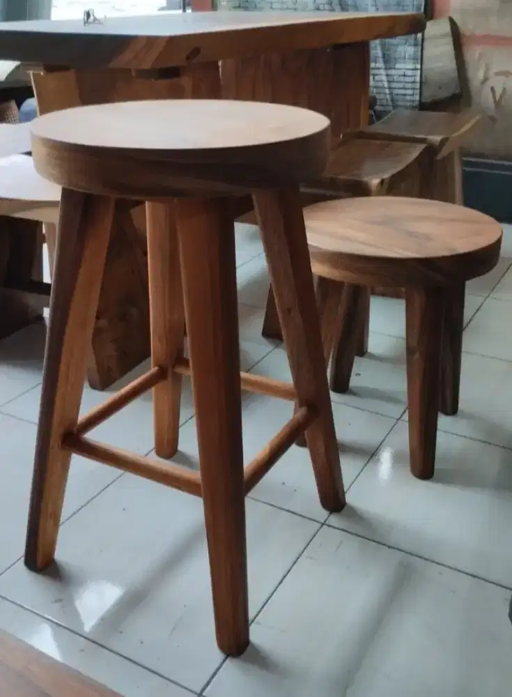 Stool / kursi bar kayu utuk