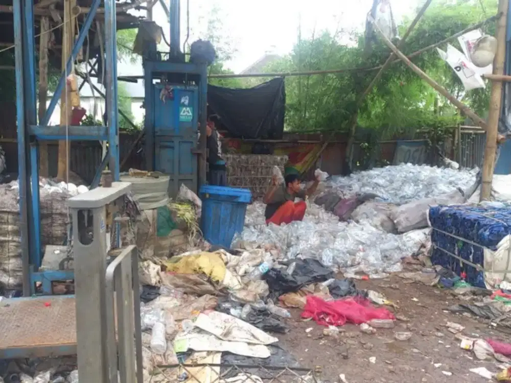 Terima beli barang bekas rongsokan besi kardus tembaga seng dll